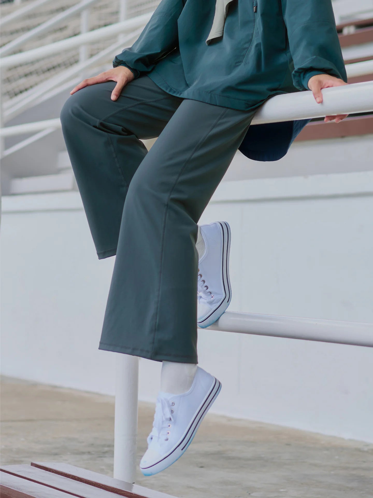 Straight tummy tuck trousers