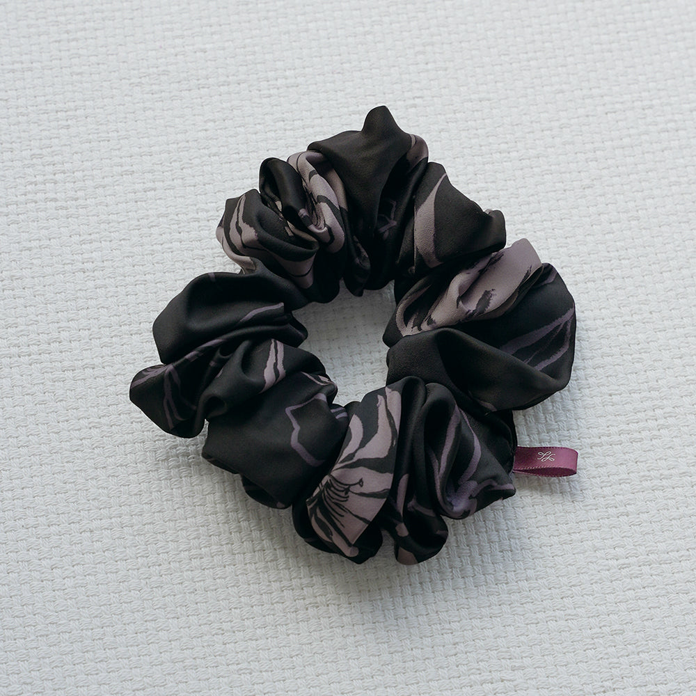 Minimalist Floral Scrunchie - Indigo