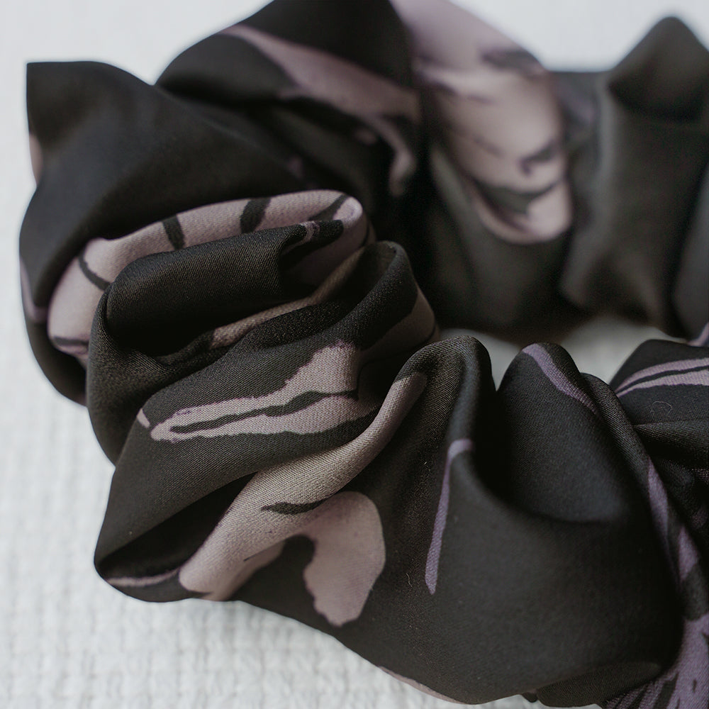 Minimalist Floral Scrunchie - Indigo