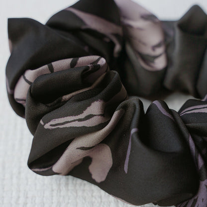Minimalist Floral Scrunchie - Indigo