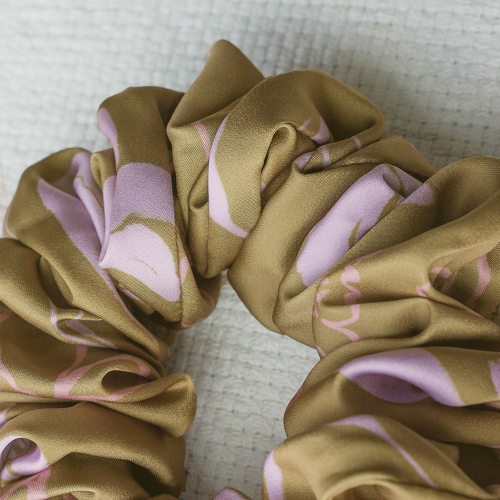 Minimalist Floral Scrunchie - Olive