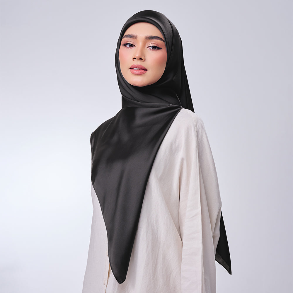 Raisa - Raven (square)