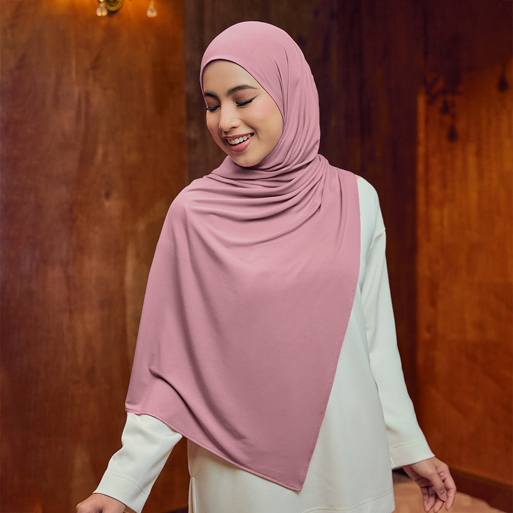 Safaa Bamboo in Soft Berry - TudungPeople